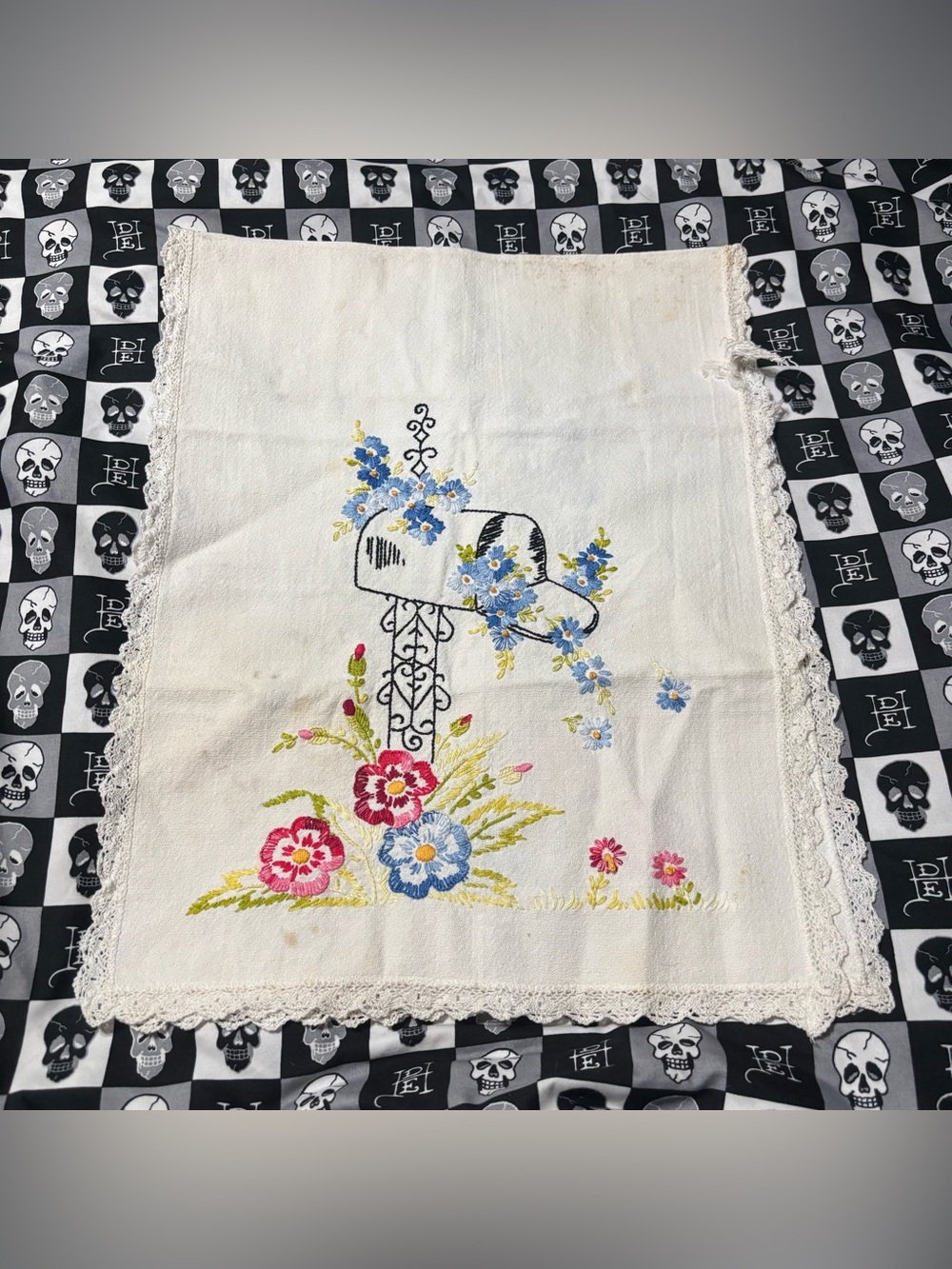 🎃5 for $25🎃 Vintage 80s 90s Cottage Core Hand-Embroidered Floral Mailbox Linen